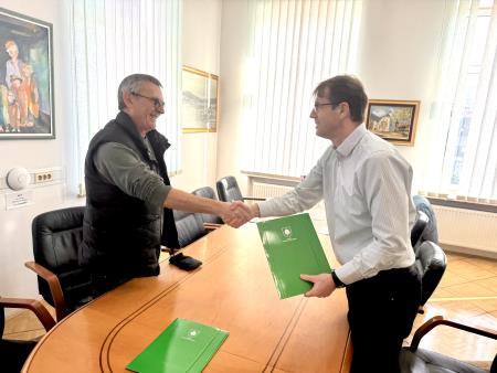 Podpis pogodbe za digitalno interp (4)